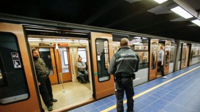 Rptv-ALERTĂ: Un individ care ataca oamenii la metrou a fost prins în București