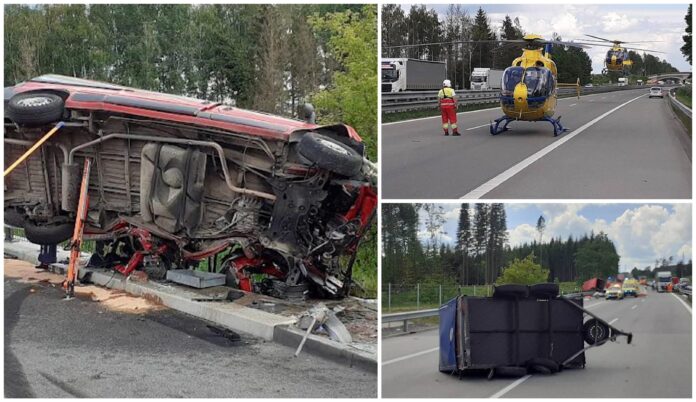 Rptv-VIDEO | Trei români au murit în Cehia după ce un microbuz a fost acroşat şi scos de pe drum