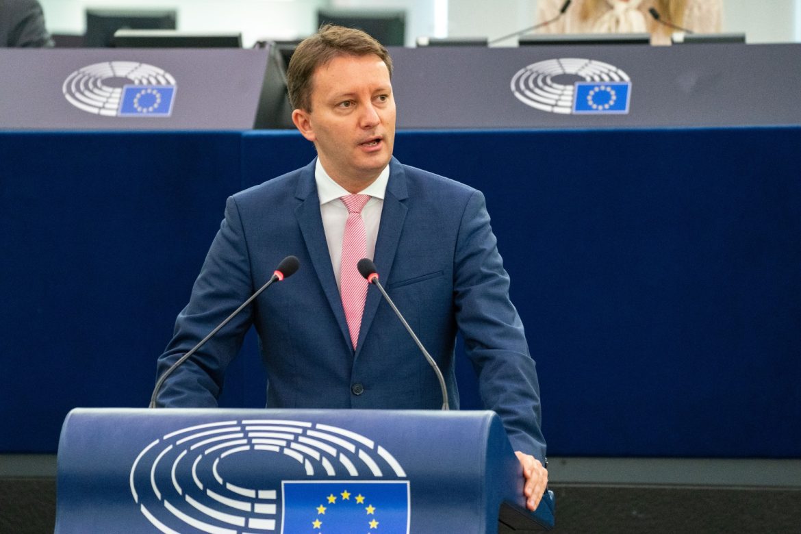 VIDEO/ Liberalul Siegfried Mureşan: Infirm zvonurile conform cărora ar fi existat o şedinţă de criză a Partidului Popular European. Ursula von der Leyen are sprijinul pentru un nou mandat din partea unei coaliţii de partide proeuropene